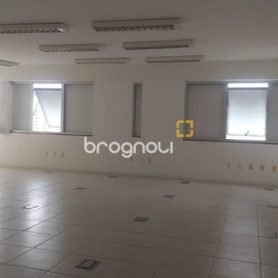 Sala com 76m², 1 garagem, no bairro Centro em Florianópolis