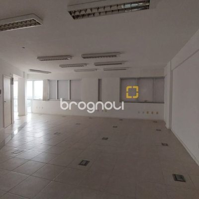 Sala com 76m², 1 garagem, no bairro Centro em Florianópolis