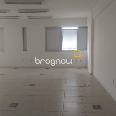 Sala com 76m², 1 garagem, no bairro Centro em Florianópolis