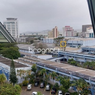 Sala com 76m², 1 garagem, no bairro Centro em Florianópolis