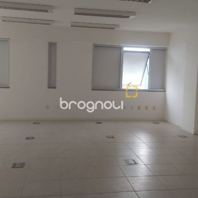 Sala com 76m², 1 garagem, no bairro Centro em Florianópolis