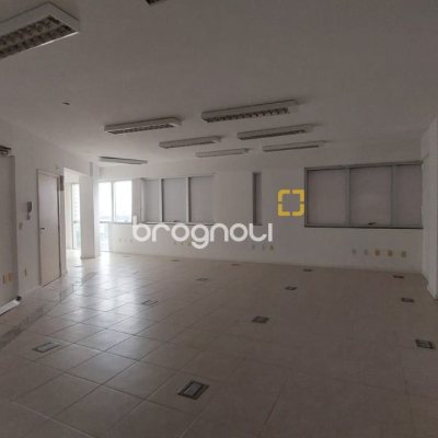 Sala com 76m², 1 garagem, no bairro Centro em Florianópolis