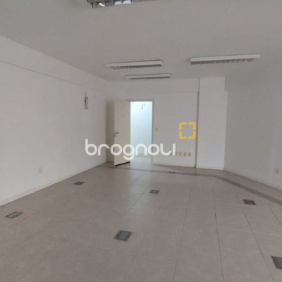 Sala com 76m², 1 garagem, no bairro Centro em Florianópolis