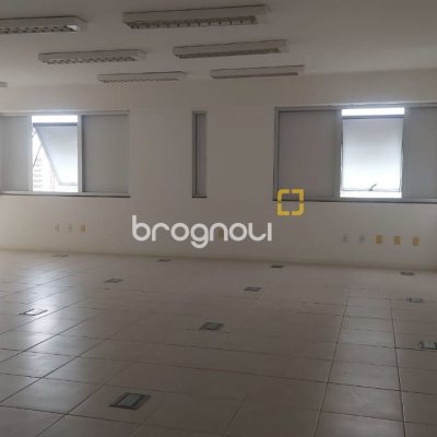 Sala com 76m², 1 garagem, no bairro Centro em Florianópolis