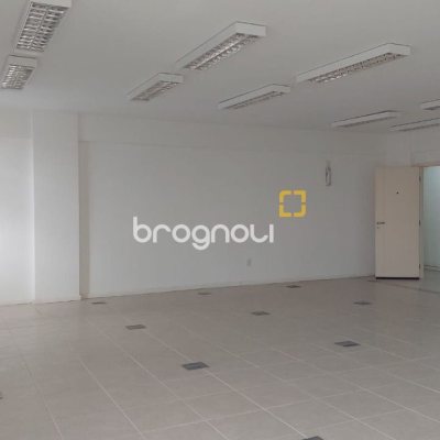 Sala com 76m², 1 garagem, no bairro Centro em Florianópolis