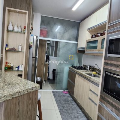Apartamento com 92m², 3 quartos (sendo 1 suíte), 1 garagem, no bairro Barreiros em São José