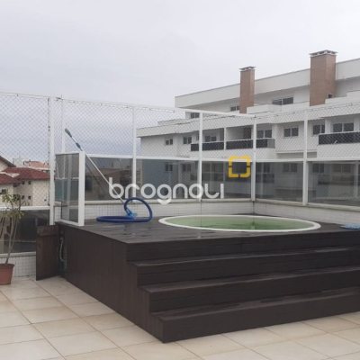 Cobertura com 252m², 4 quartos (sendo 2 suítes), 2 garagens, no bairro Ingleses em Florianópolis