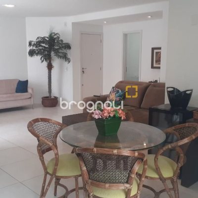Cobertura com 252m², 4 quartos (sendo 2 suítes), 2 garagens, no bairro Ingleses em Florianópolis