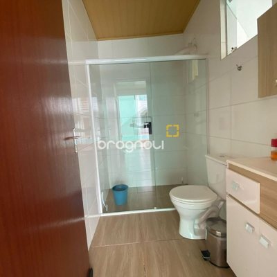 Casa com 162m², 2 quartos (sendo 2 suítes), 6 garagens, no bairro Cachoeira do Bom Jesus em Florianópolis