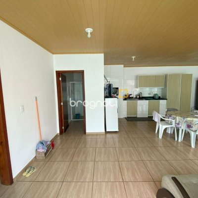 Casa com 162m², 2 quartos (sendo 2 suítes), 6 garagens, no bairro Cachoeira do Bom Jesus em Florianópolis
