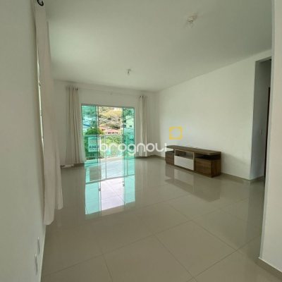 Casa com 162m², 2 quartos (sendo 2 suítes), 6 garagens, no bairro Cachoeira do Bom Jesus em Florianópolis