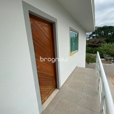 Casa com 162m², 2 quartos (sendo 2 suítes), 6 garagens, no bairro Cachoeira do Bom Jesus em Florianópolis