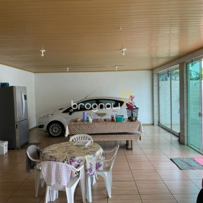Casa com 162m², 2 quartos (sendo 2 suítes), 6 garagens, no bairro Cachoeira do Bom Jesus em Florianópolis