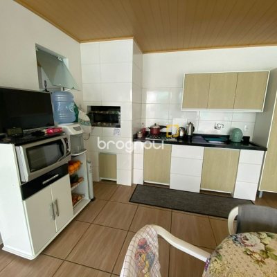 Casa com 162m², 2 quartos (sendo 2 suítes), 6 garagens, no bairro Cachoeira do Bom Jesus em Florianópolis