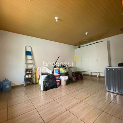 Casa com 162m², 2 quartos (sendo 2 suítes), 6 garagens, no bairro Cachoeira do Bom Jesus em Florianópolis
