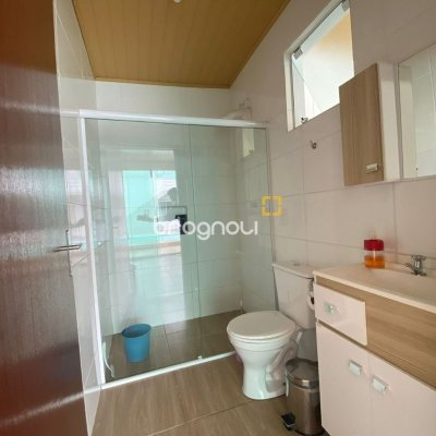 Casa com 162m², 2 quartos (sendo 2 suítes), 6 garagens, no bairro Cachoeira do Bom Jesus em Florianópolis