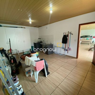 Casa com 162m², 2 quartos (sendo 2 suítes), 6 garagens, no bairro Cachoeira do Bom Jesus em Florianópolis