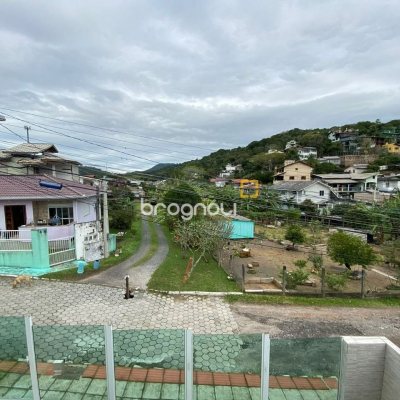 Casa com 162m², 2 quartos (sendo 2 suítes), 6 garagens, no bairro Cachoeira do Bom Jesus em Florianópolis