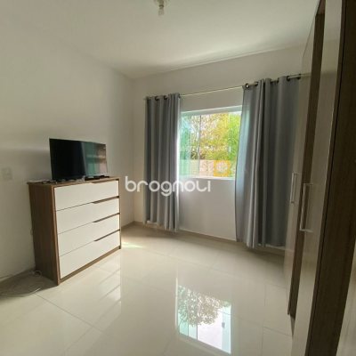 Casa com 162m², 2 quartos (sendo 2 suítes), 6 garagens, no bairro Cachoeira do Bom Jesus em Florianópolis