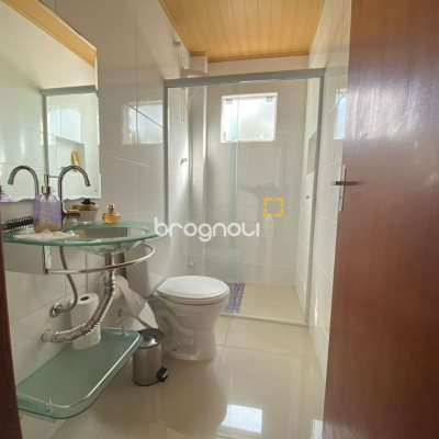 Casa com 162m², 2 quartos (sendo 2 suítes), 6 garagens, no bairro Cachoeira do Bom Jesus em Florianópolis