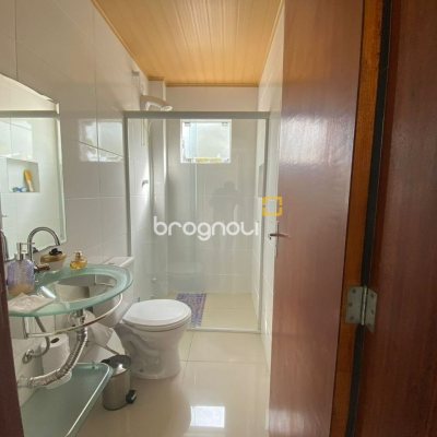 Casa com 162m², 2 quartos (sendo 2 suítes), 6 garagens, no bairro Cachoeira do Bom Jesus em Florianópolis