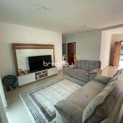 Casa com 162m², 2 quartos (sendo 2 suítes), 6 garagens, no bairro Cachoeira do Bom Jesus em Florianópolis