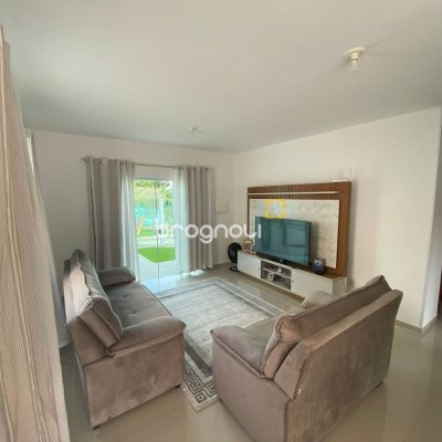 Casa com 162m², 2 quartos (sendo 2 suítes), 6 garagens, no bairro Cachoeira do Bom Jesus em Florianópolis