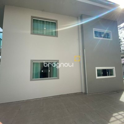 Casa com 162m², 2 quartos (sendo 2 suítes), 6 garagens, no bairro Cachoeira do Bom Jesus em Florianópolis