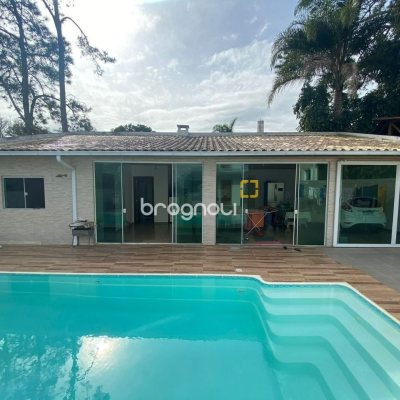 Casa com 162m², 2 quartos (sendo 2 suítes), 6 garagens, no bairro Cachoeira do Bom Jesus em Florianópolis