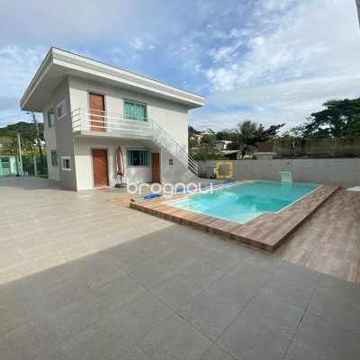 Casa com 162m², 2 quartos (sendo 2 suítes), 6 garagens, no bairro Cachoeira do Bom Jesus em Florianópolis