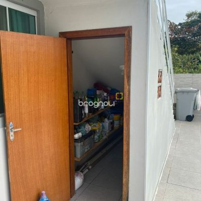 Casa com 162m², 2 quartos (sendo 2 suítes), 6 garagens, no bairro Cachoeira do Bom Jesus em Florianópolis
