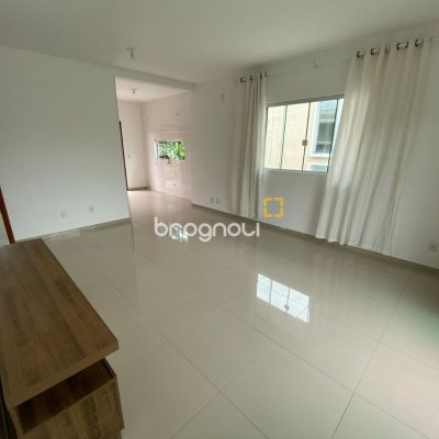 Casa com 162m², 2 quartos (sendo 2 suítes), 6 garagens, no bairro Cachoeira do Bom Jesus em Florianópolis