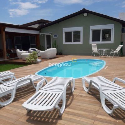 Casa com 190m², 3 quartos (sendo 2 suítes), 3 garagens, no bairro Daniela em Florianópolis