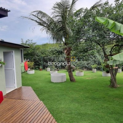 Casa com 190m², 3 quartos (sendo 2 suítes), 3 garagens, no bairro Daniela em Florianópolis