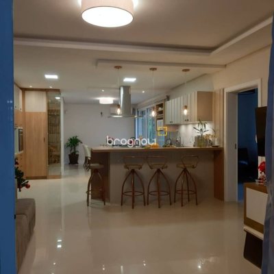 Casa com 190m², 3 quartos (sendo 2 suítes), 3 garagens, no bairro Daniela em Florianópolis