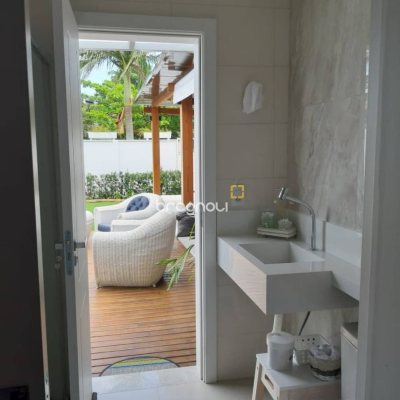 Casa com 190m², 3 quartos (sendo 2 suítes), 3 garagens, no bairro Daniela em Florianópolis