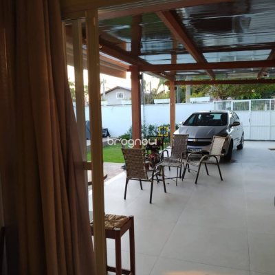 Casa com 190m², 3 quartos (sendo 2 suítes), 3 garagens, no bairro Daniela em Florianópolis