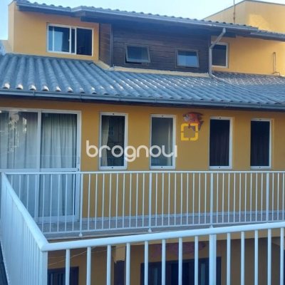 Pousada / Hotel com 255m², 8 quartos, 2 garagens, no bairro Lagoa da Conceição em Florianópolis