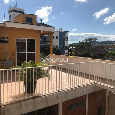 Pousada / Hotel com 255m², 8 quartos, 2 garagens, no bairro Lagoa da Conceição em Florianópolis