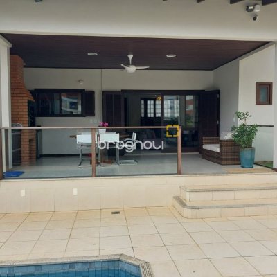 Casa com 220m², 4 quartos (sendo 2 suítes), 2 garagens, no bairro Córrego Grande em Florianópolis