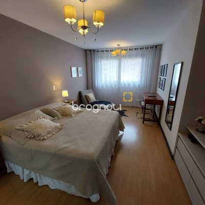 Casa com 220m², 4 quartos (sendo 2 suítes), 2 garagens, no bairro Córrego Grande em Florianópolis