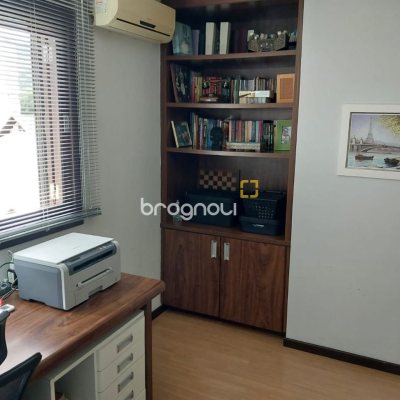 Casa com 220m², 4 quartos (sendo 2 suítes), 2 garagens, no bairro Córrego Grande em Florianópolis