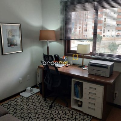 Casa com 220m², 4 quartos (sendo 2 suítes), 2 garagens, no bairro Córrego Grande em Florianópolis