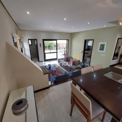 Casa com 220m², 4 quartos (sendo 2 suítes), 2 garagens, no bairro Córrego Grande em Florianópolis