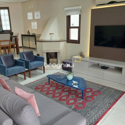 Casa com 220m², 4 quartos (sendo 2 suítes), 2 garagens, no bairro Córrego Grande em Florianópolis