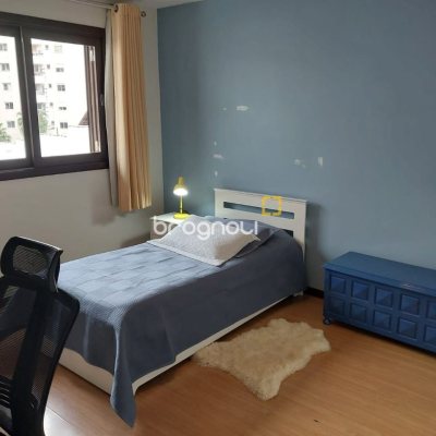 Casa com 220m², 4 quartos (sendo 2 suítes), 2 garagens, no bairro Córrego Grande em Florianópolis