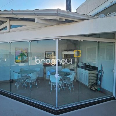 Cobertura com 173m², 2 quartos (sendo 1 suíte), 1 garagem, no bairro Centro em Florianópolis