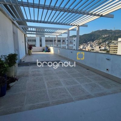 Cobertura com 173m², 2 quartos (sendo 1 suíte), 1 garagem, no bairro Centro em Florianópolis