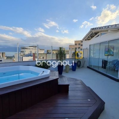 Cobertura com 173m², 2 quartos (sendo 1 suíte), 1 garagem, no bairro Centro em Florianópolis