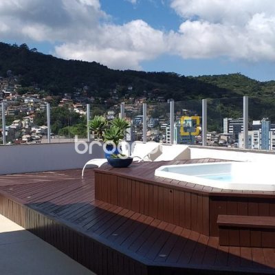 Cobertura com 173m², 2 quartos (sendo 1 suíte), 1 garagem, no bairro Centro em Florianópolis